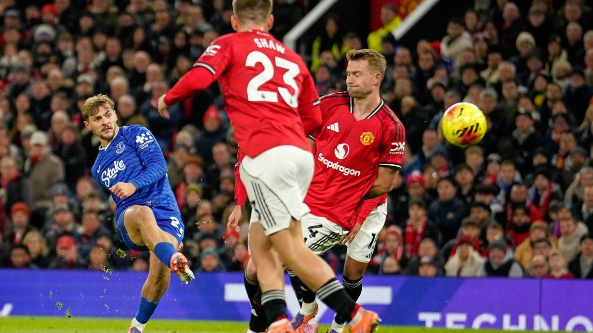 Man United Everton’a yenildi; Gueye takım arkadaşına tokat attığı için nadir kırmızı kart gördü