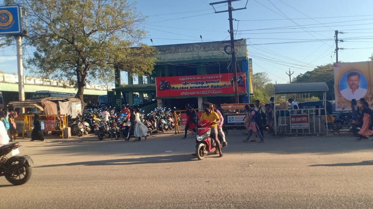 Excess parking fee collection at Pudukkottai bus stand irks commuters