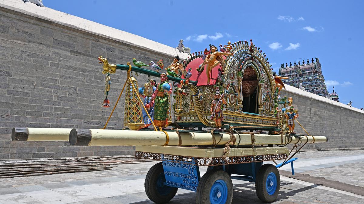 When two departments of Tamil Nadu government turn ‘in-laws’ at 
Vriddachalam temple festival 
Premium