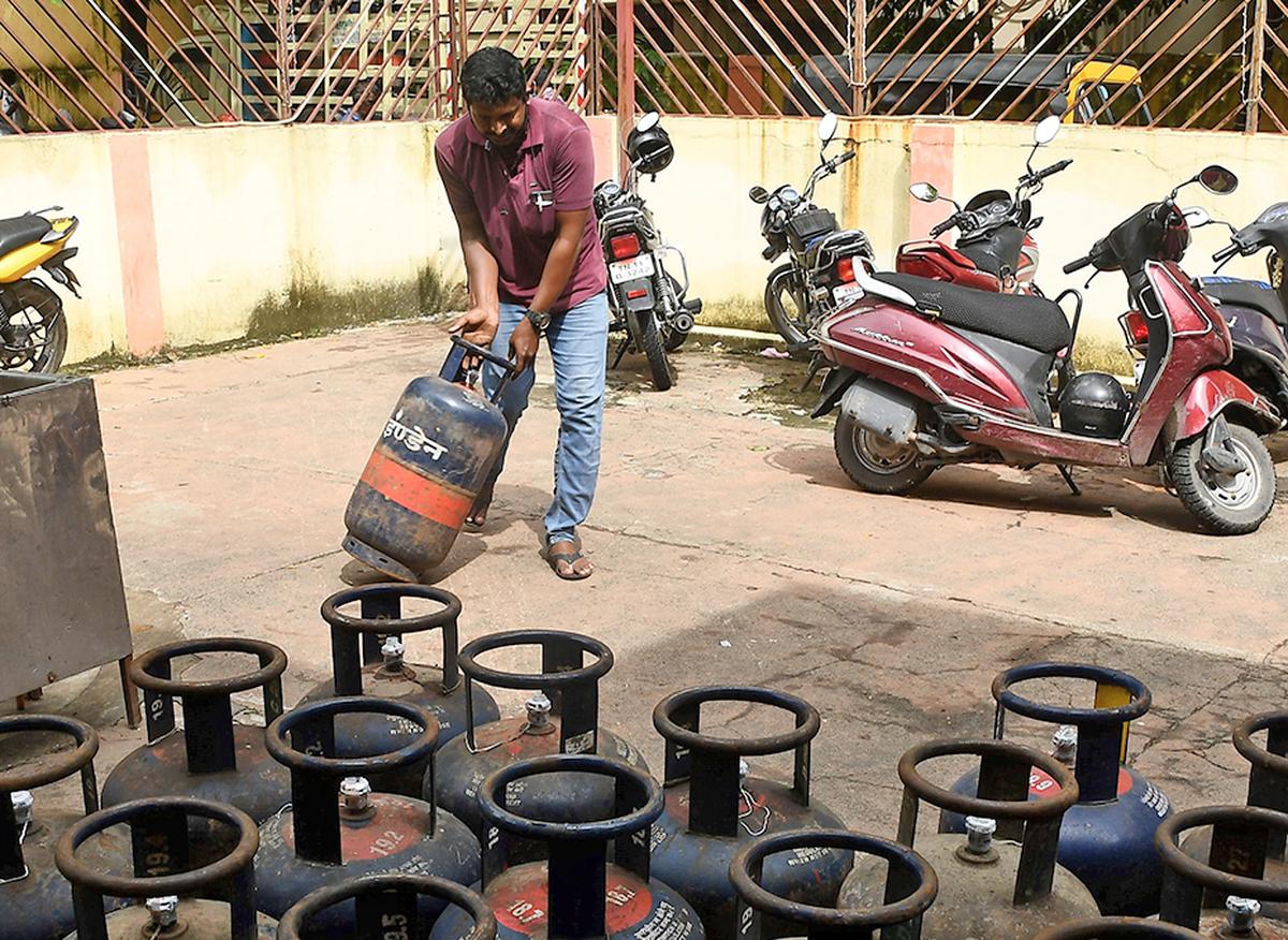 thehindu.com - Pti - Oil Ministry sets up panel as commercial LPG shortage hits hospitality sector