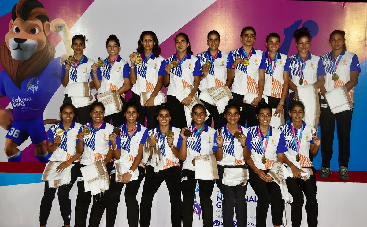 Gujarat, Rajkot: 11/10/2022: Haryana women’s hockey team after winning gold against Punjab at the 36th National Games in Rajkot on Tuesday, 11 October 2022. Karnataka won by 3-1. Photo: RITU RAJ KONWAR / The Hindu