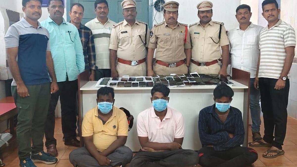 Railway police arrest three for stealing mobile phones in Vijayawada