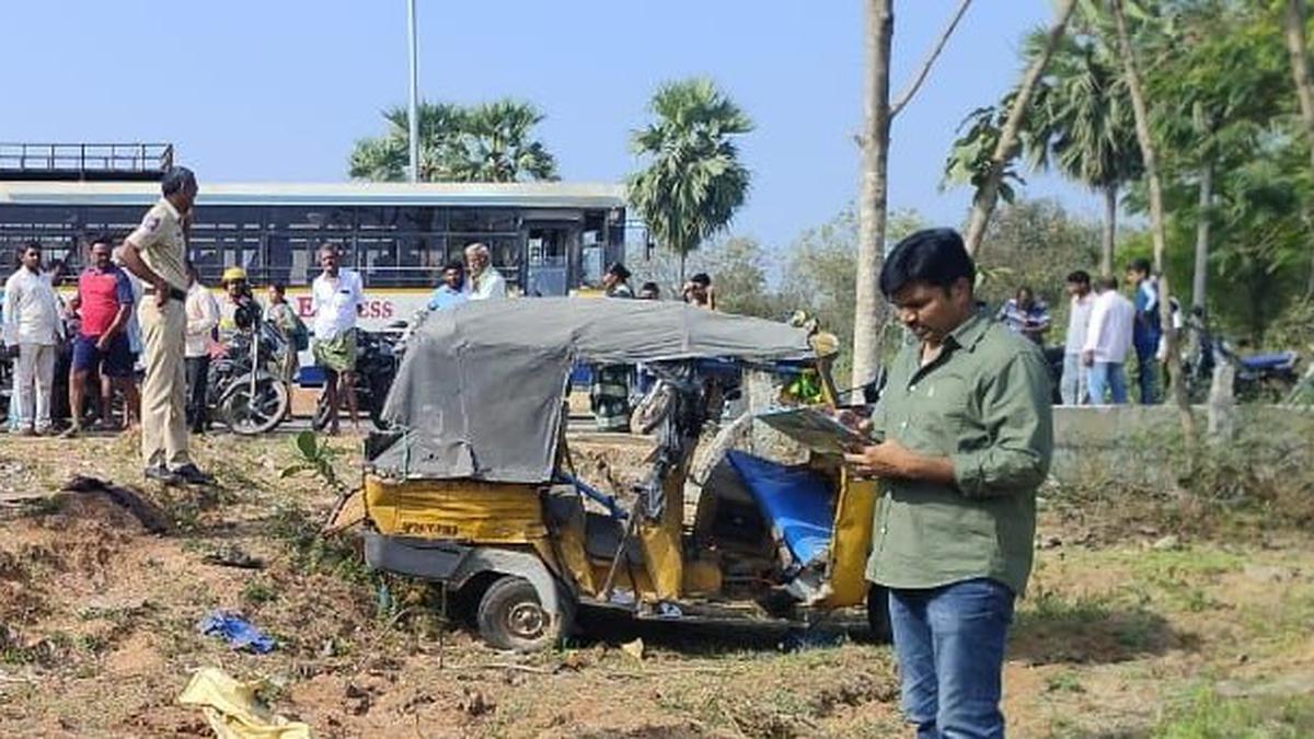Three farm labourers killed, 10 injured in Suryapet road accident