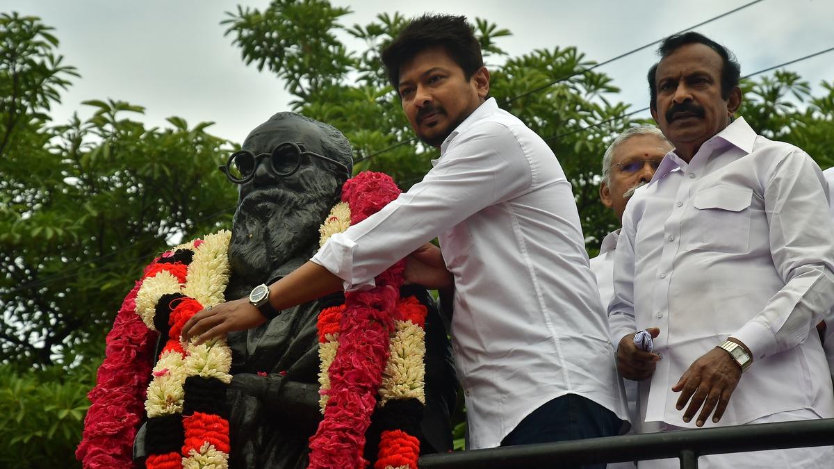 Udhayanidhi Stalin and former CM Palaniswami pay respect to Periyar E.V. Ramasamy in Salem