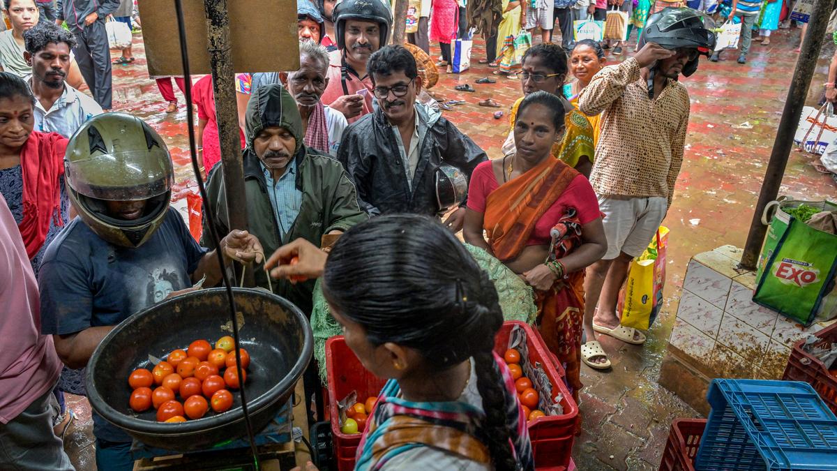 Tomatoes to be sold at ₹30/kg in all the rythu bazaars in Visakhapatnam from July 27