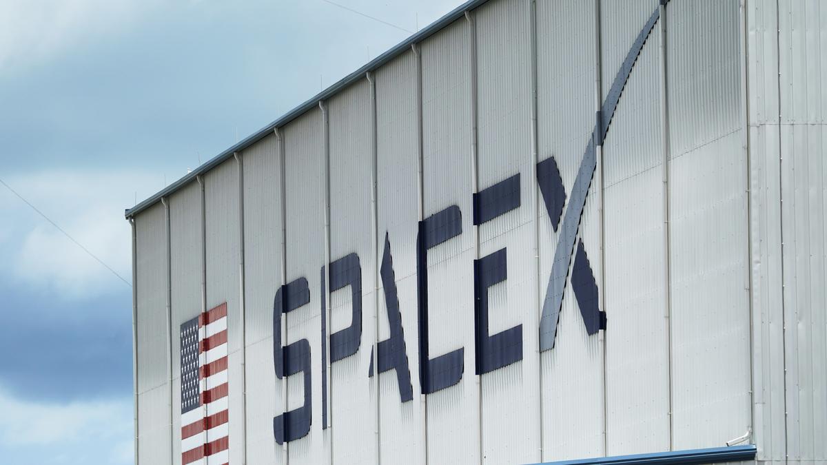 U.S. says it will drop immigration case against SpaceX