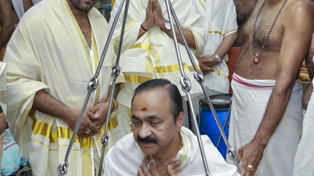 Kerala Chief Minister V.D. Satheesan offers Tulabharam at Guruvayur temple