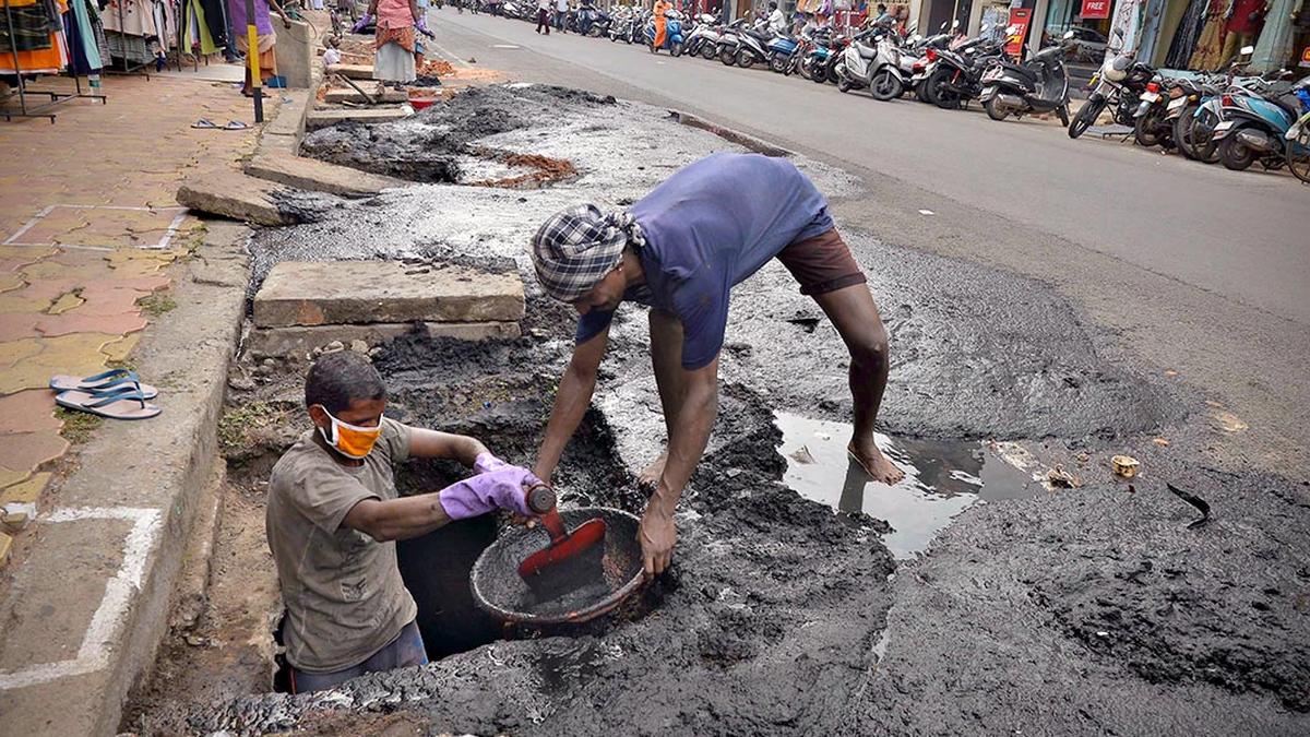 Govt. asks Commissioners of ULBs in Andhra Pradesh to ensure no person is engaged in manual scavenging