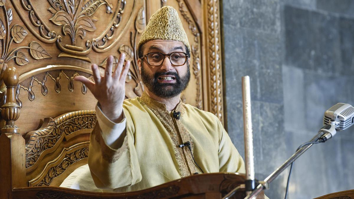 Placed under house arrest, not allowed to offer Friday prayers, says Mirwaiz