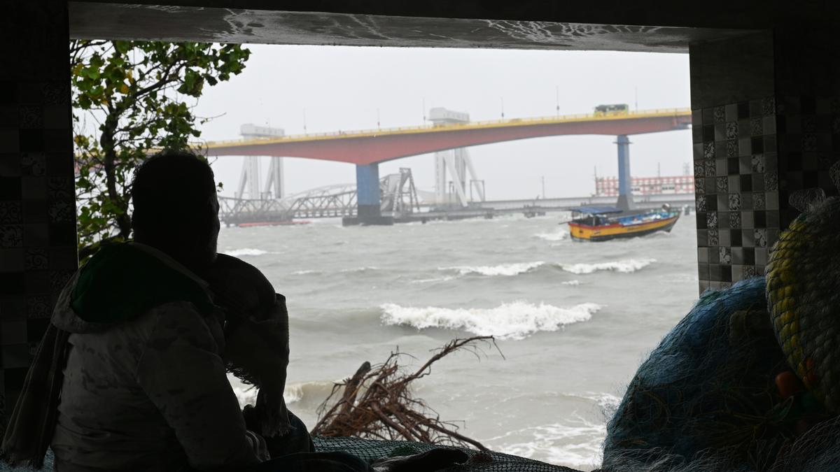 Tamil Nadu rains LIVE updates: Heavy rains continue; flight services disrupted in Chennai