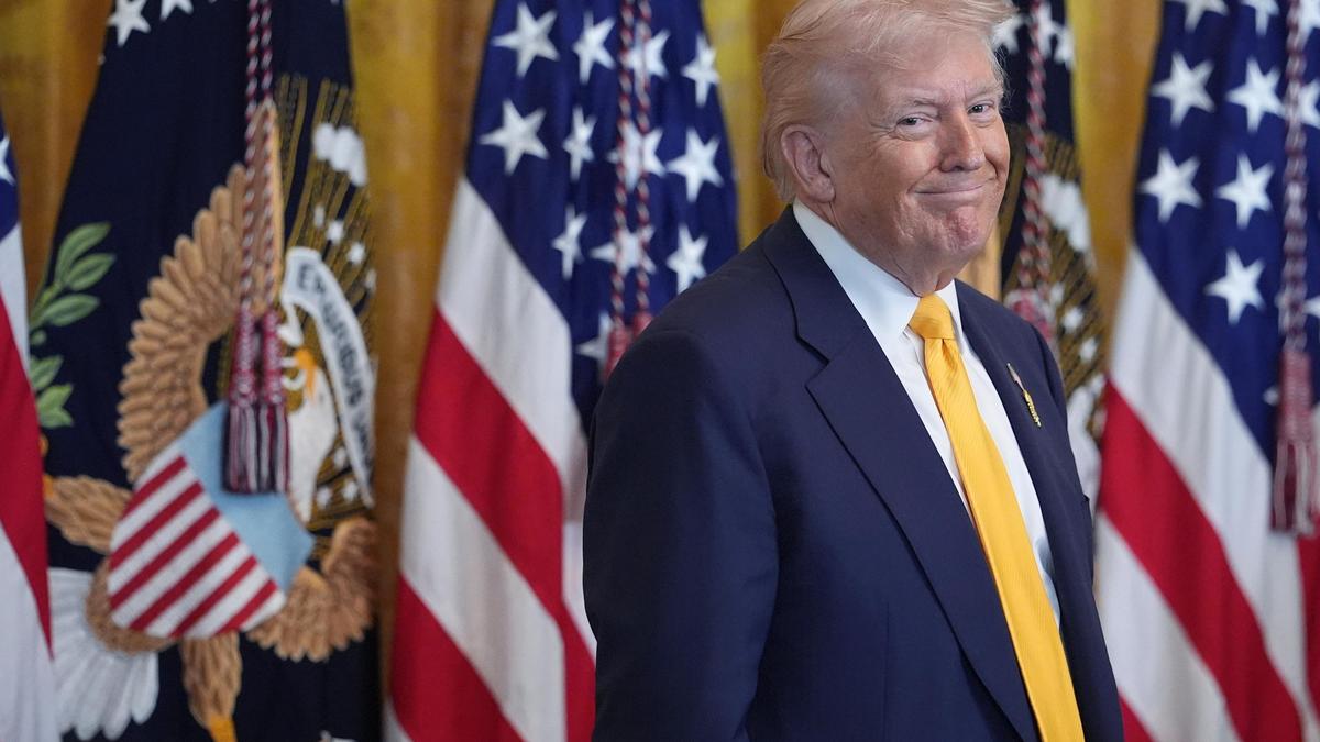 In new flip, Trump attacks U.K. on base deal as U.S. mulls Iran attack