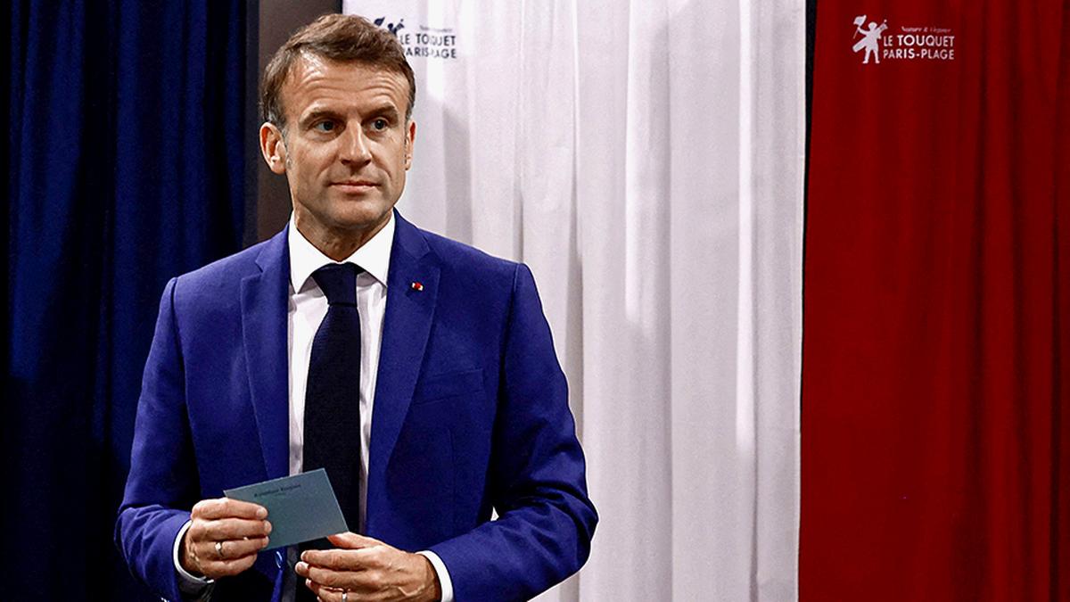 Macron aims to thwart French far right in election runoff