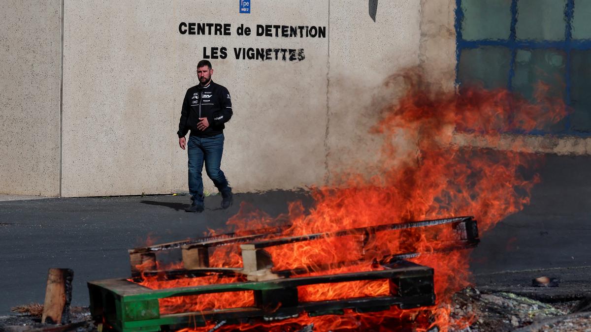 Massive manhunt in France for prison-break gang that gunned down officers