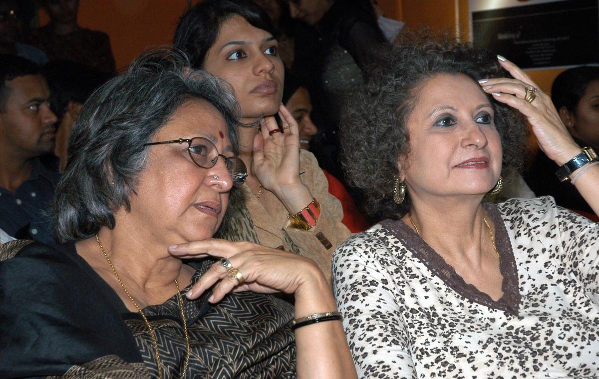 (Left) Former Rathi Vinay Jha, director general of FDCI (Fashion Design Council of India) with Meher Castelino, fashion journalist at Abids Lakhotia Institute of Art and Design in Hyderabad in 2007.