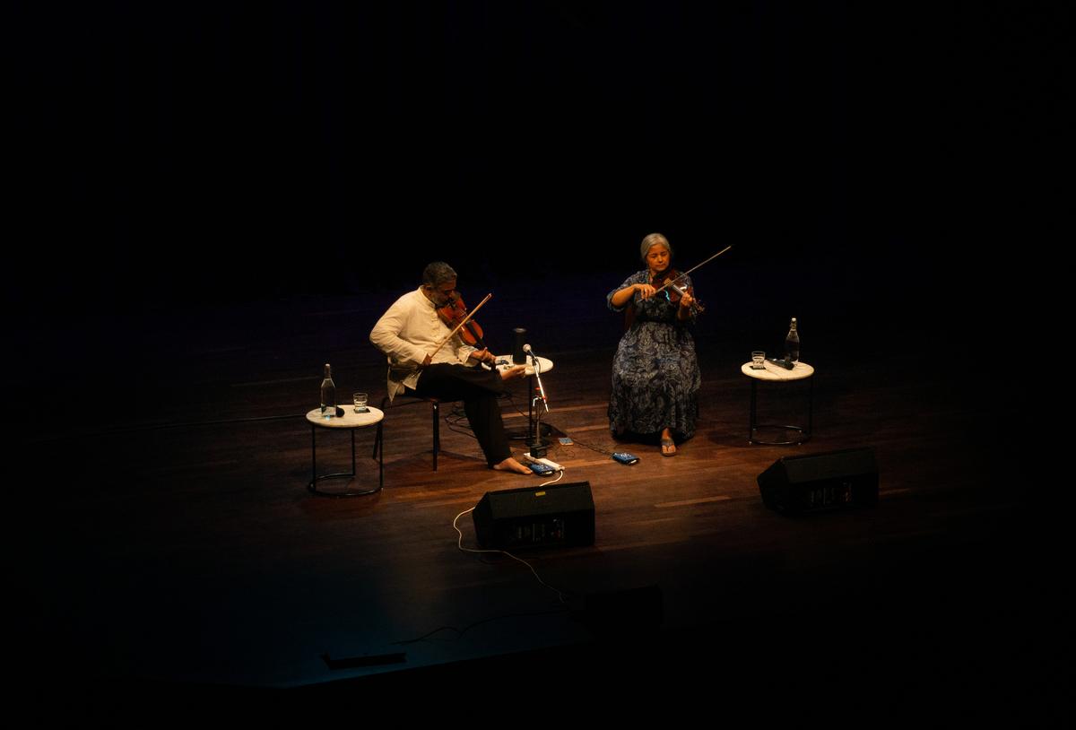 Arun and Trina began their concert with a composition dedicated to  Lenapehoking, where the indigenous people of the region had lived in sync with Nature, before colonisation.