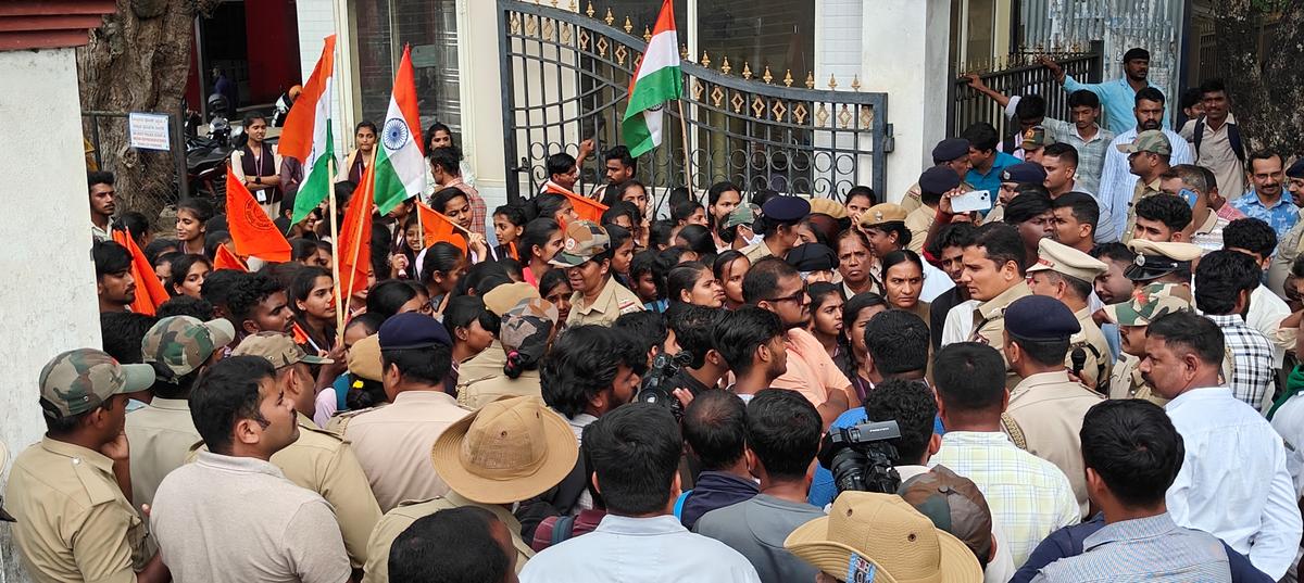 Students of government degree colleges staging a protest, condemning the delay in appointing guest faculty, in Shivamogga on Friday.