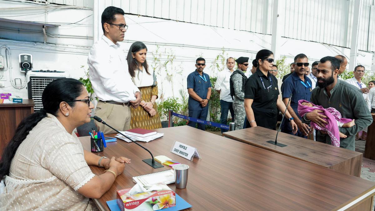 No shortage of fuel, do not pay heed to rumours: Delhi govt. - The Hindu by Authors