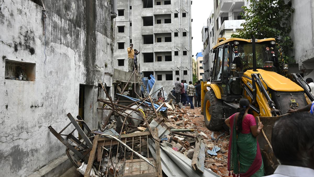 HYDRAA demolishes unauthorised structures in Ramnagar