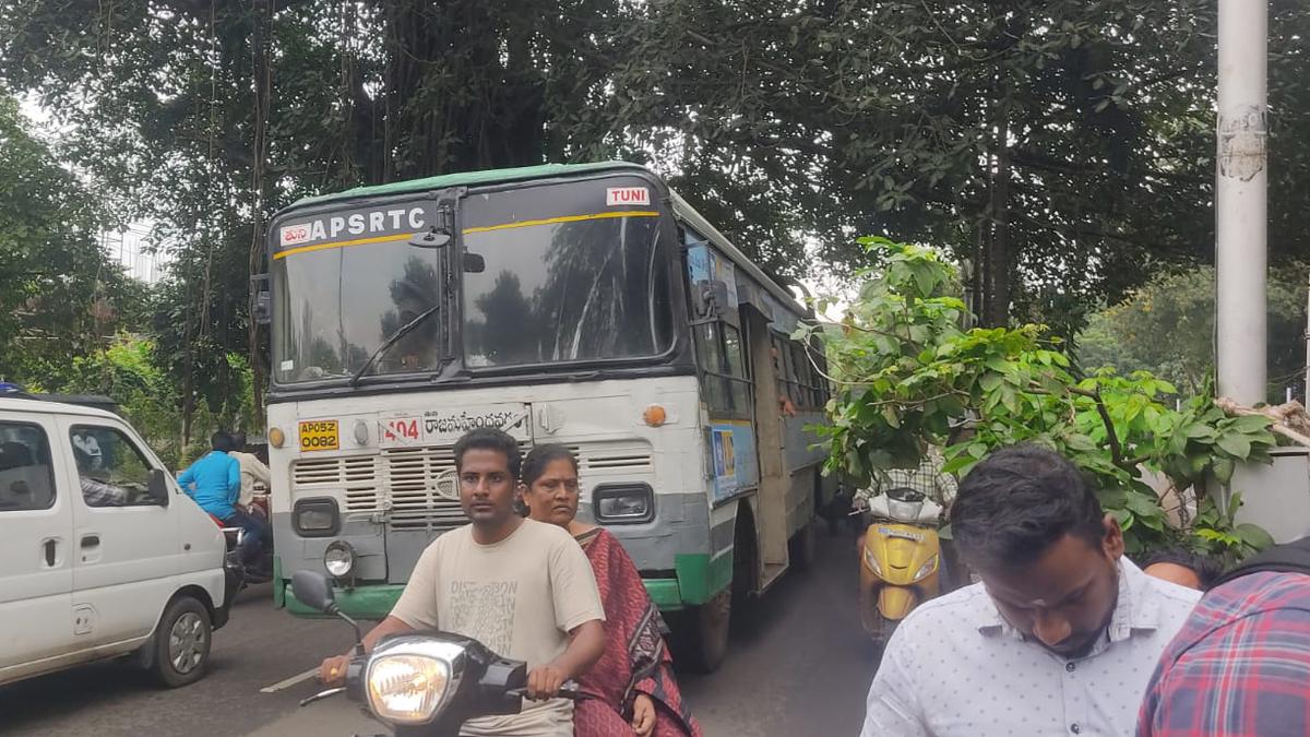 Life thrown out of gear for people in Vizianagaram, Srikakulam with TDP’s bandh call