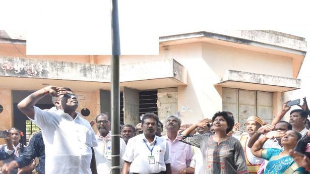 ‘Denied’ opportunity on Independence Day, Dalit panchayat president hoists national flag at Pudukottai government school