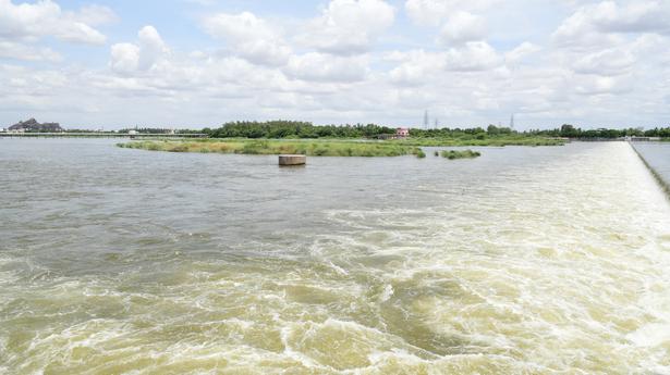 Kollidam barrage at Mukkombu opened to discharge surplus water - The Hindu