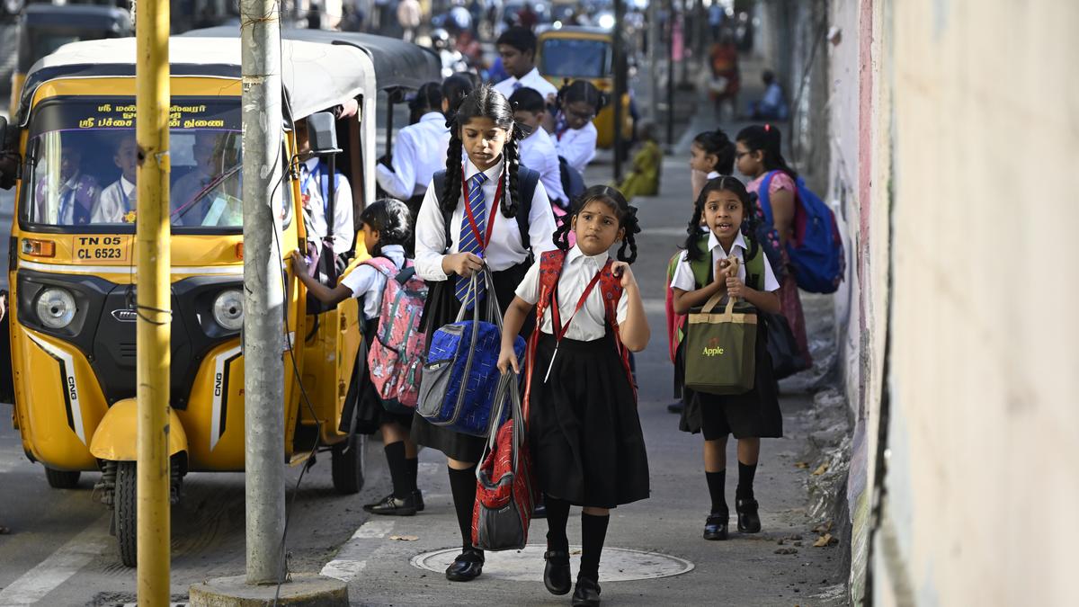 ஆர்.டி.இ. சேர்க்கையில் தாமதம் குறித்து தமிழக அரசின் பதிலை கோரிய சென்னை உயர்நீதிமன்றம்