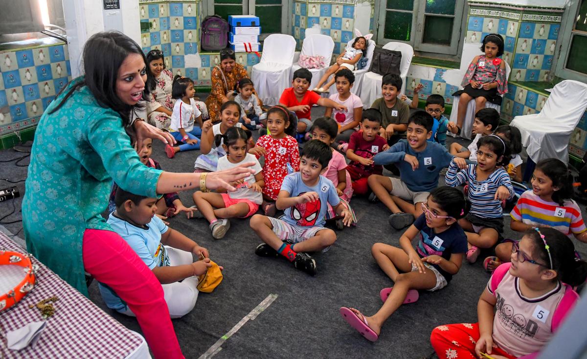 Nupur Aggarwal narrating a story during the Vizag Junior Literary Fest at Hawa Mahal in Visakhapatnam.