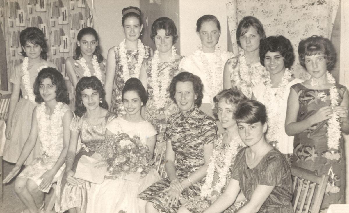 Tushna with students 