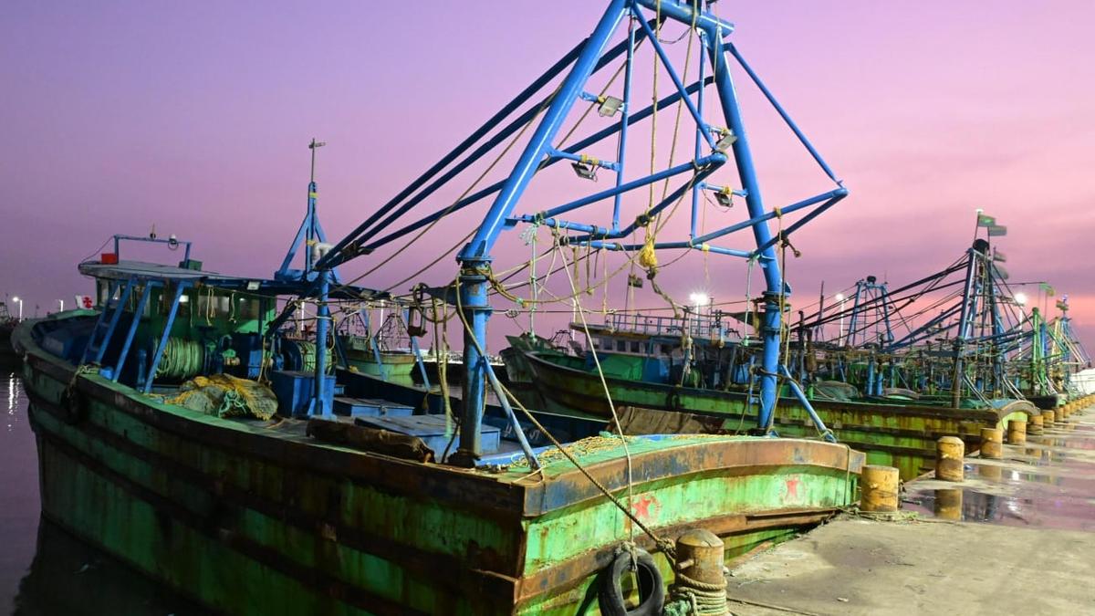 Fishermen advised to stay ashore