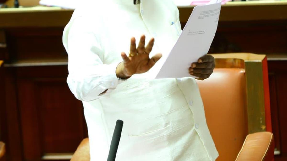 Food and Civil Supplies Minister asks hotels to adjust operations for a week amid LPG shortage