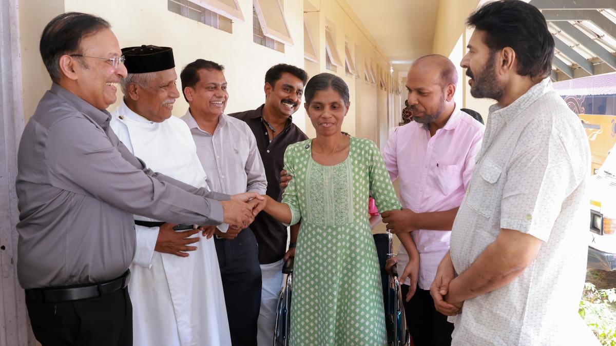 Actor Mammootty meets landslide survivor