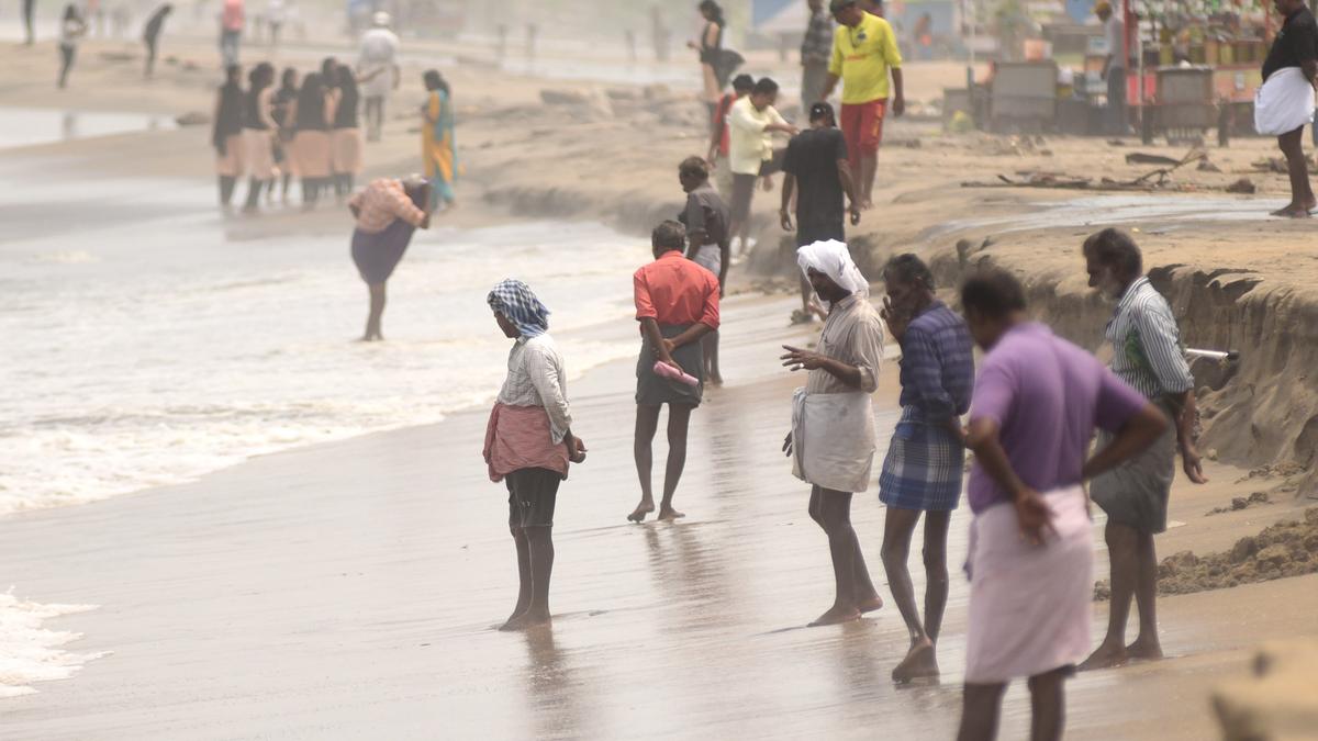 Shortage of rescue guards makes beaches in Kozhikode unsafe