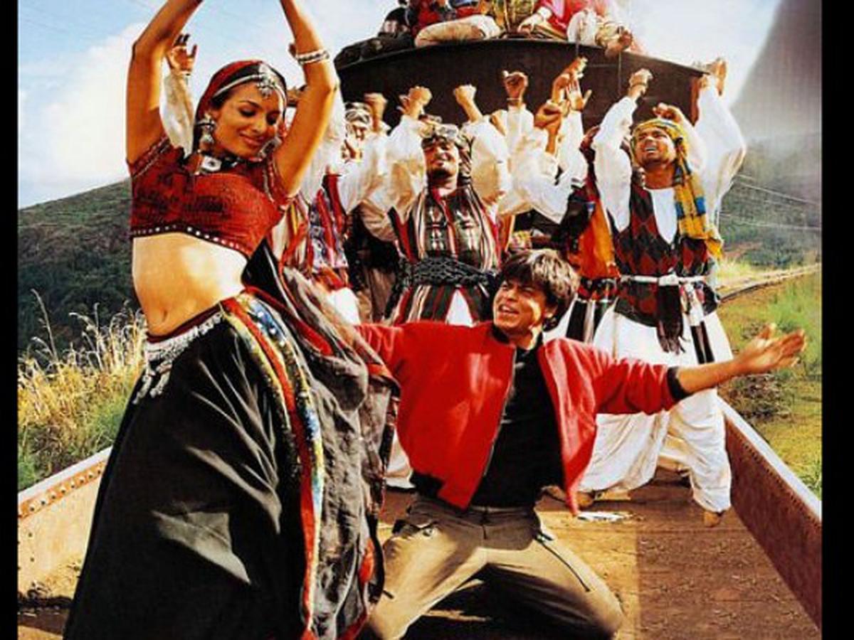 A snapshot from the song ‘Chaiyya Chaiyya’ in the movie ‘Dil Se’ (1998).