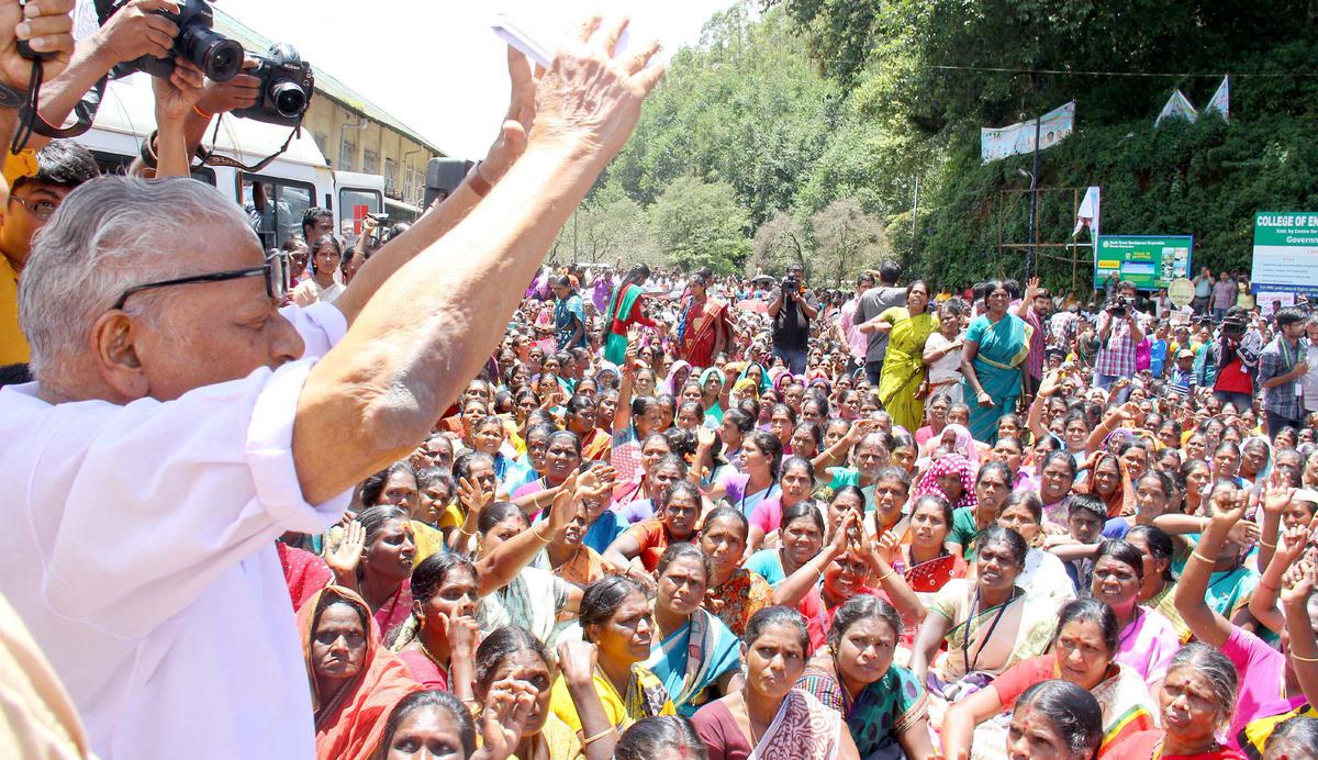 V. S. Achuthanandan, in 2015, at Munnar where thousands of tea garden workers, most of them women, were on a strike demanding 20 per cent bonus and Rs. 500 per day in daily wages. 