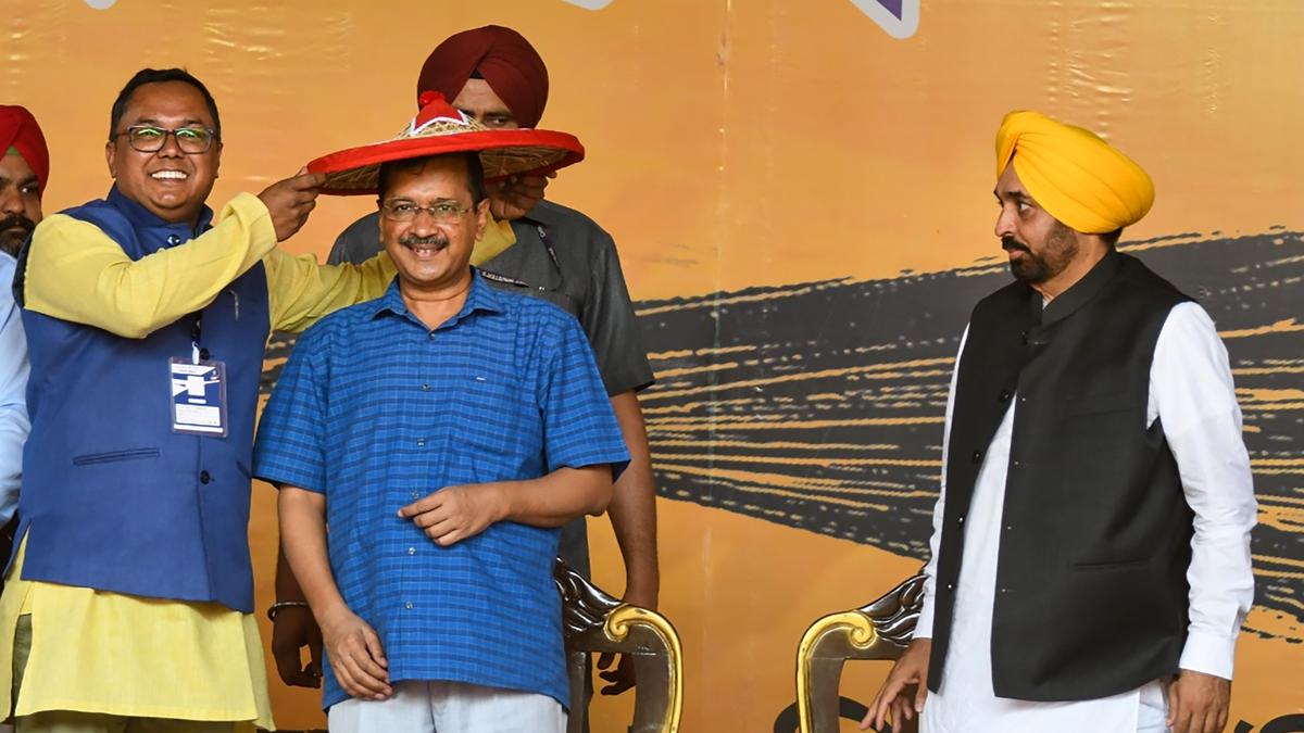 Kejriwal questions Modi’s educational status, says it is imperative for a Prime Minister to be highly educated
