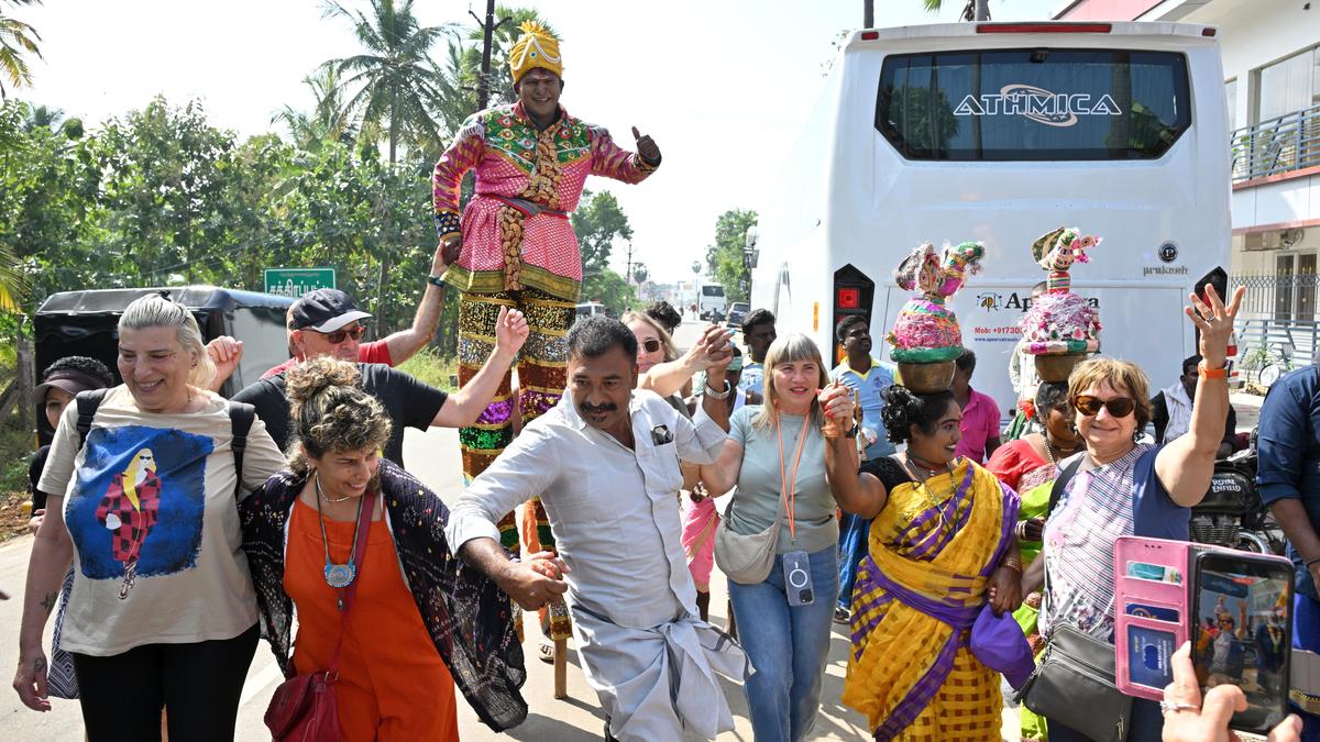 Pongal celebration in Madurai a wholesome new experience for tourists; foreigners dance at Chatrapatti