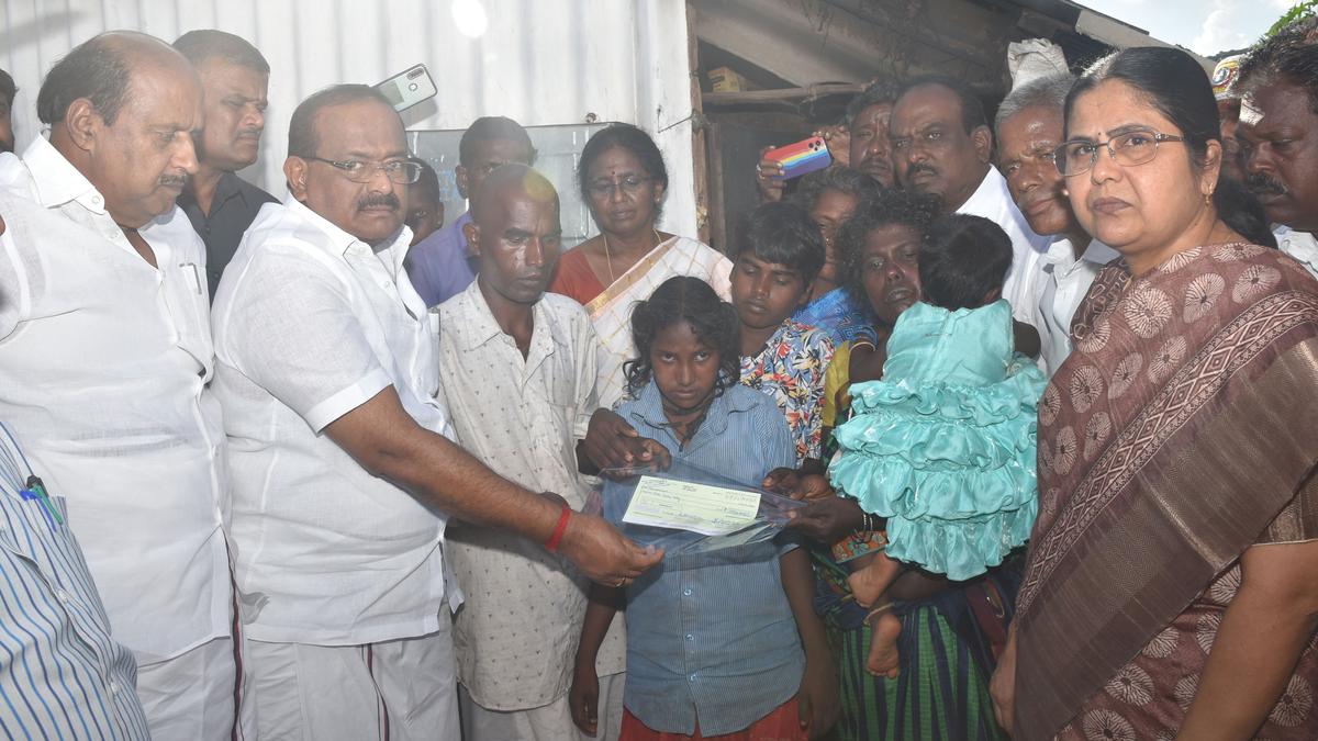 Minister hands over aid to family of duo who died in lightning strike