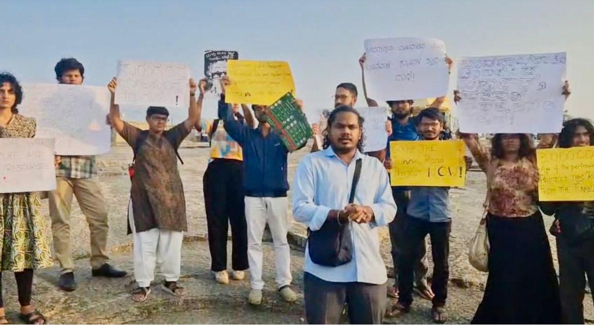 हेब्बल और सिल्क बोर्ड को जोड़ने वाली प्रस्तावित जुड़वां सुरंग परियोजना के खिलाफ लालबाग में जोरदार विरोध प्रदर्शन।