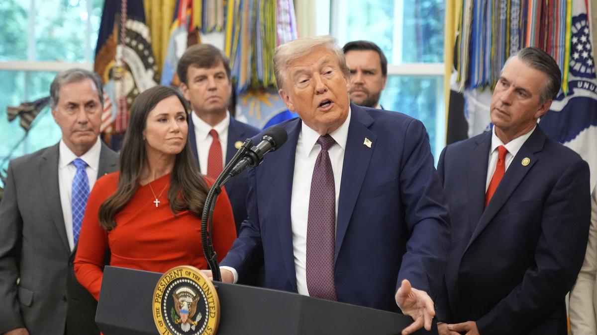 https://th-i.thgim.com/public/incoming/6wer90/article70005841.ece/alternates/LANDSCAPE_1200/Trump_Space_Command_83438.jpg