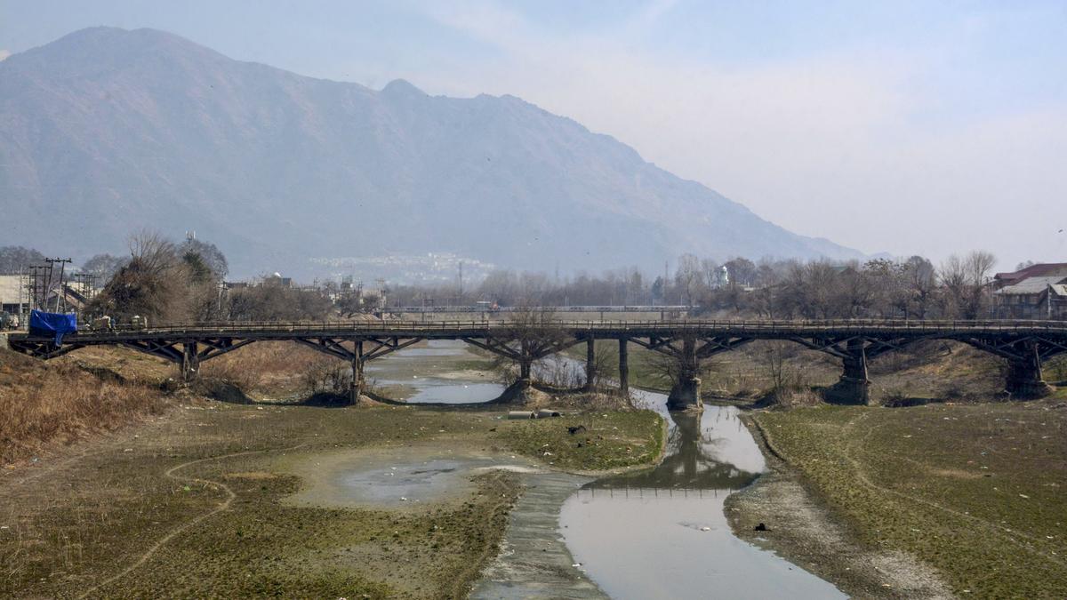 Kashmir awaits a warm summer in 2025. How should its crops prepare?