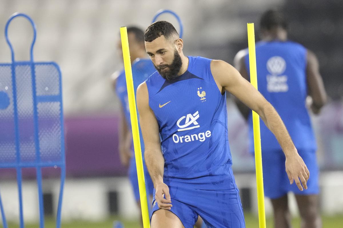 Benzema leaves France training early with injury: report