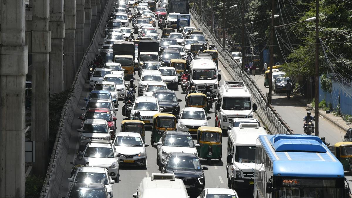 One hour to cross 2 km, BMTC bus breakdown turns ORR traffic into nightmare  - The Hindu
