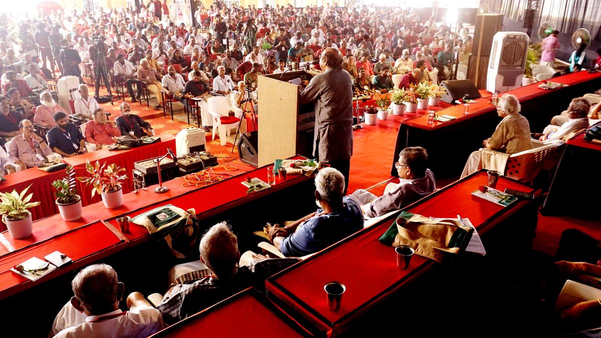 Be on alert against narrow nationalism, Satchidanandan urges cultural activists at PuKaSa meet