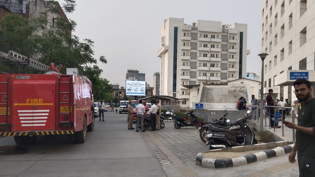 Four hospitals in Delhi receive bomb threat