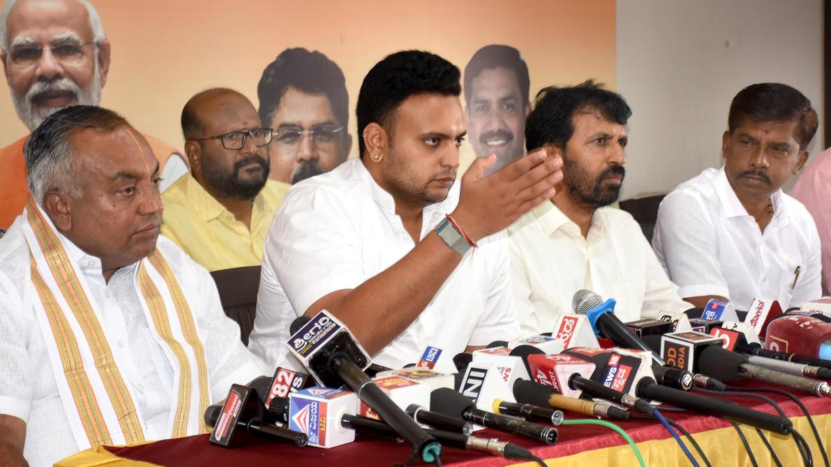 Yaduveer alleges ‘‘administrative collapse’‘ in State