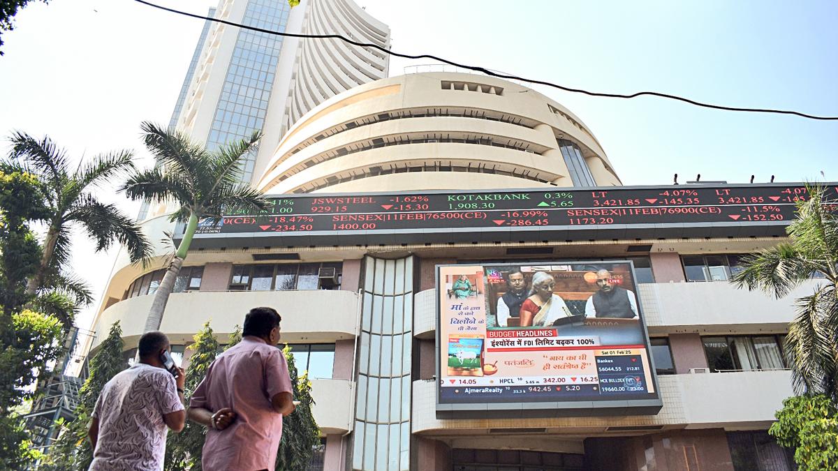 Markets rebound after falling in early trade on buying in bank stocks, fresh foreign fund inflows