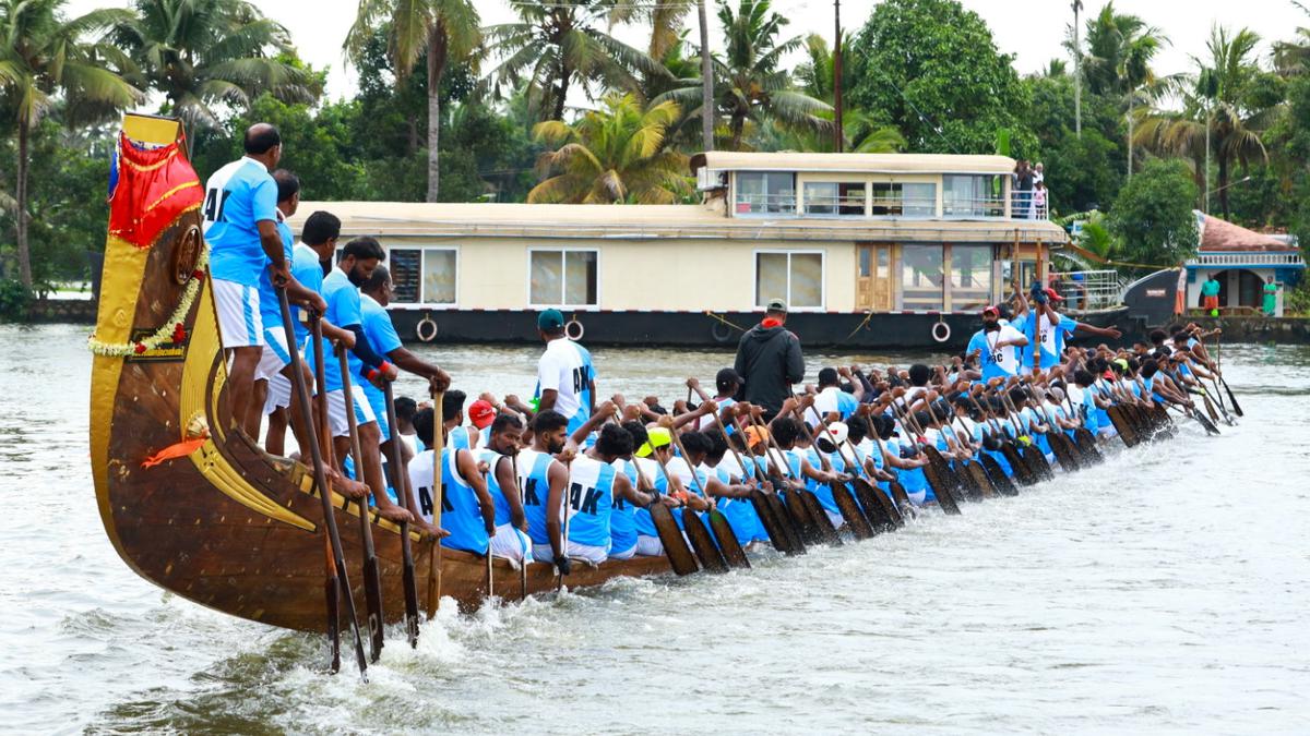 Champakulam boat race hi-res stock photography and images - Alamy