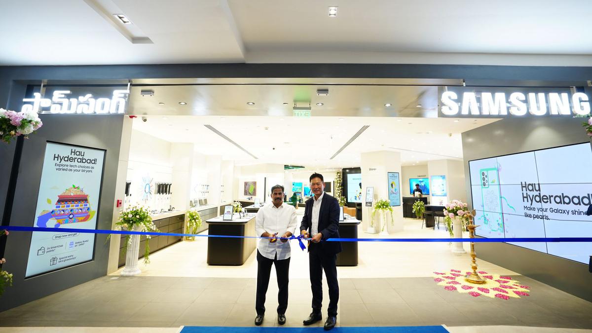 Samsung opens its first premium experience store in Telangana