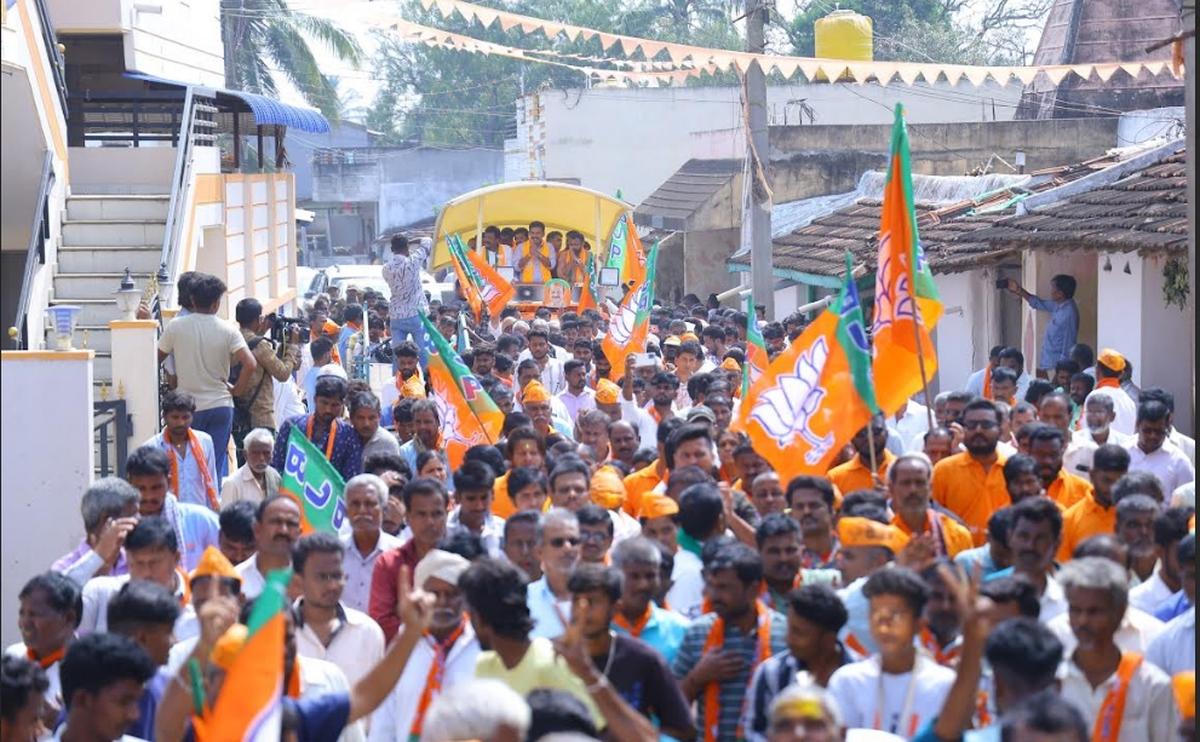 The crowd that gathered during BJP State president B.Y. Vijayendra’s canvassing for party candidate Bharath Bommai in Savanur on Wednesday.