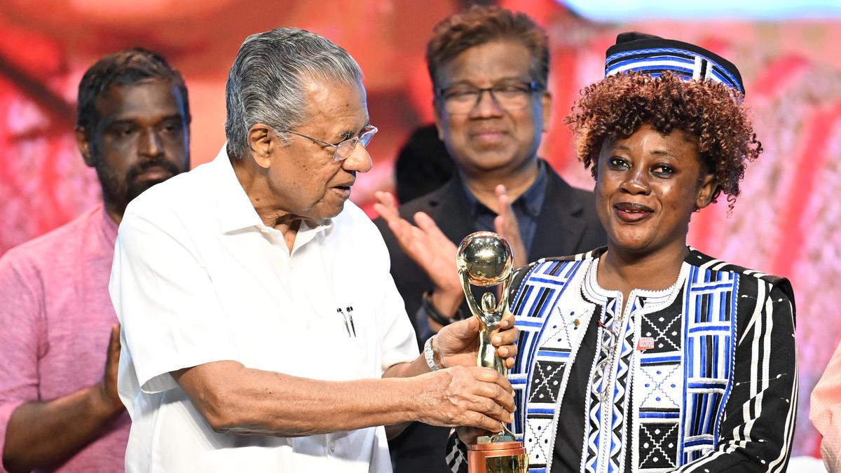 Media Festival in Thiruvananthapuram | Continue to ask questions, journalists told at media fete